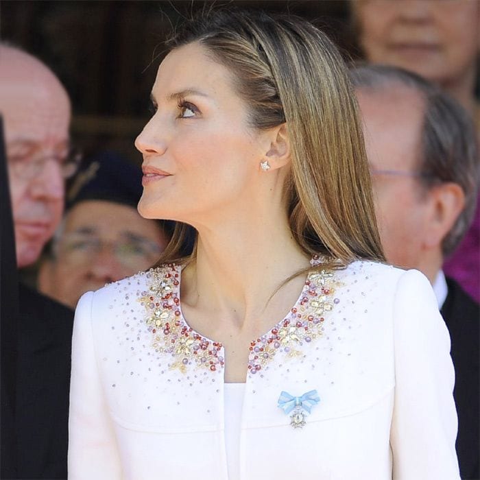 La reina Letizia innova con su trenza escondida