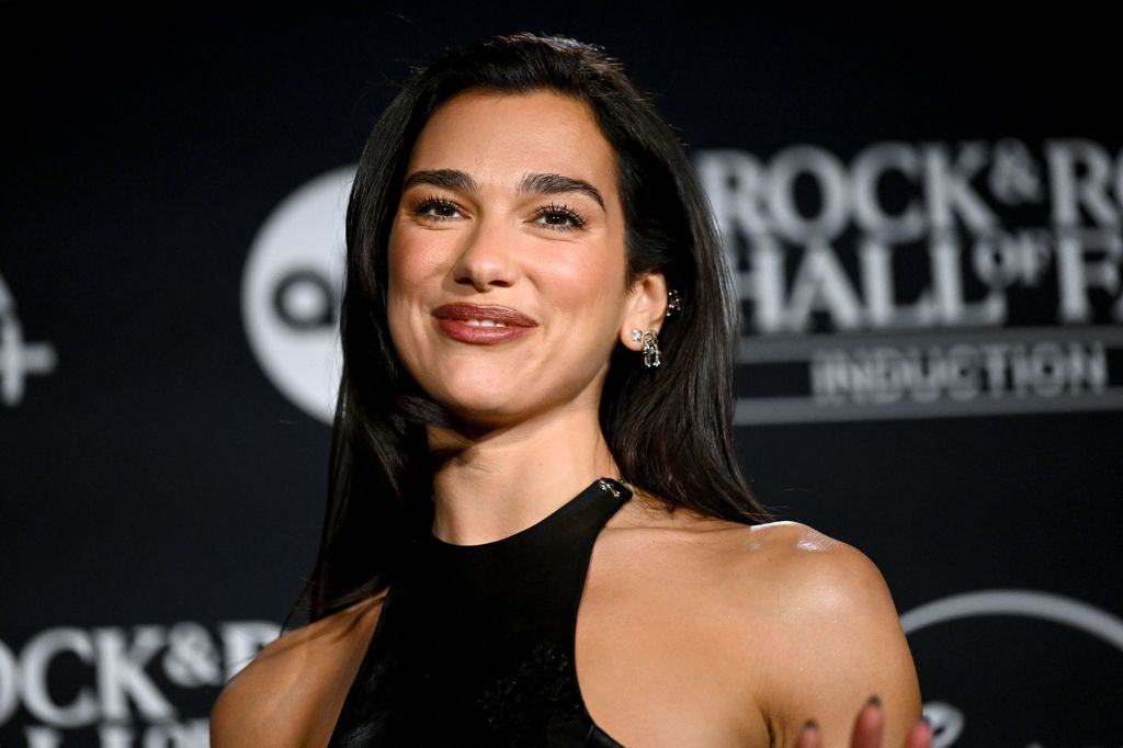 Dua Lipa en la Gala Rock and Roll Hall of Fame 2024