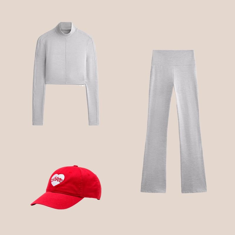 Leggings y top gris con gorra roja con corañon