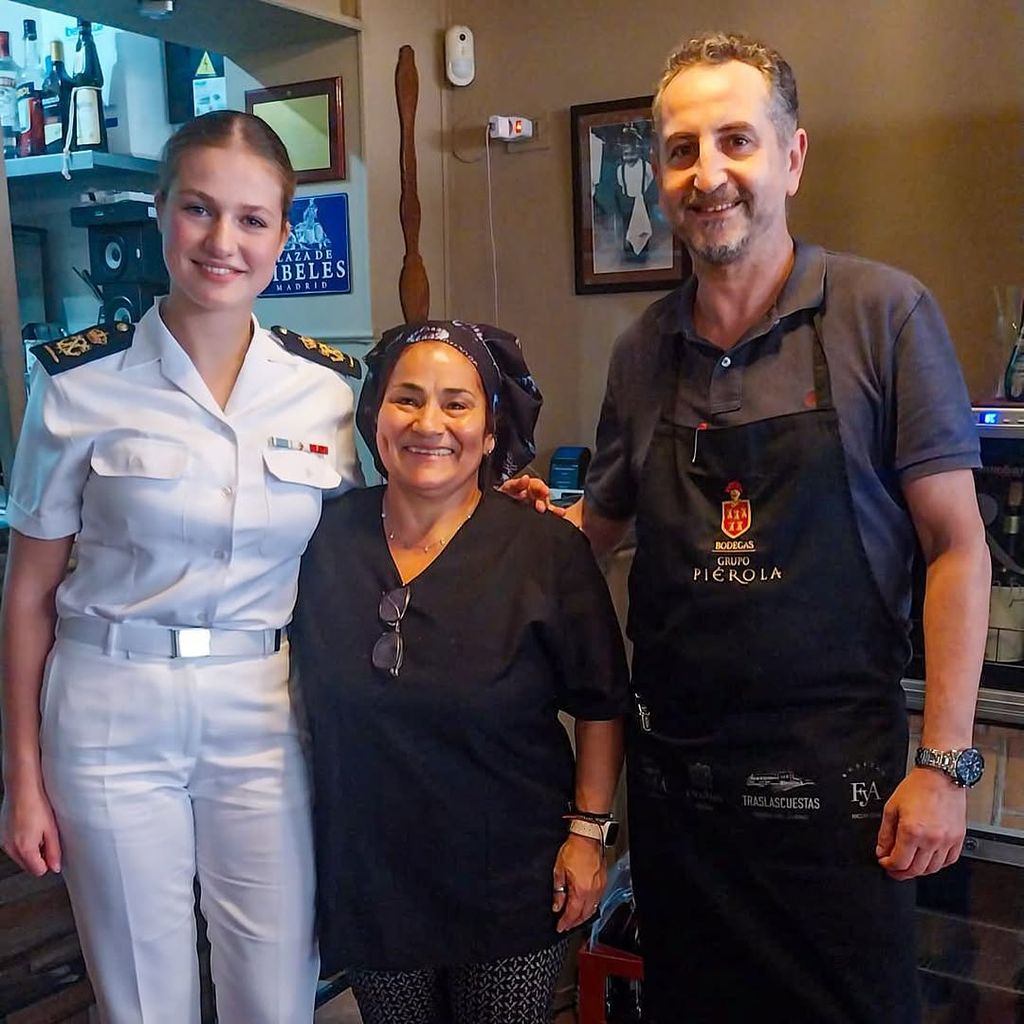 La princesa Leonor cena en una tradicional trasca de Satan Cruz de Tenerife