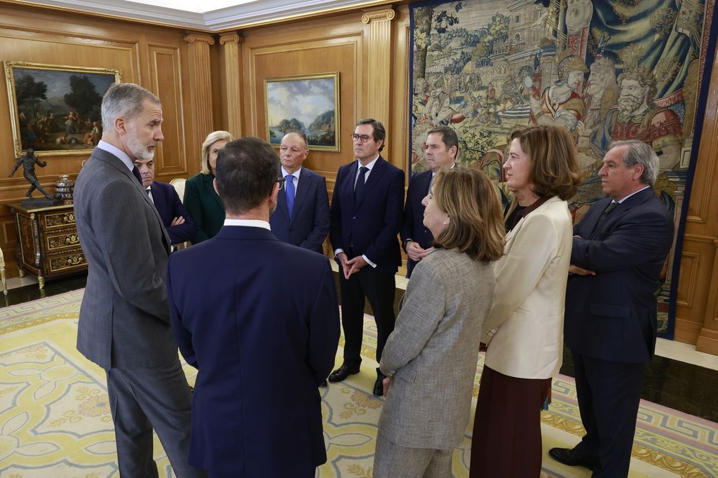 El Rey con representantes de los empresarios y los autónomos tras la DANA de Valencia 