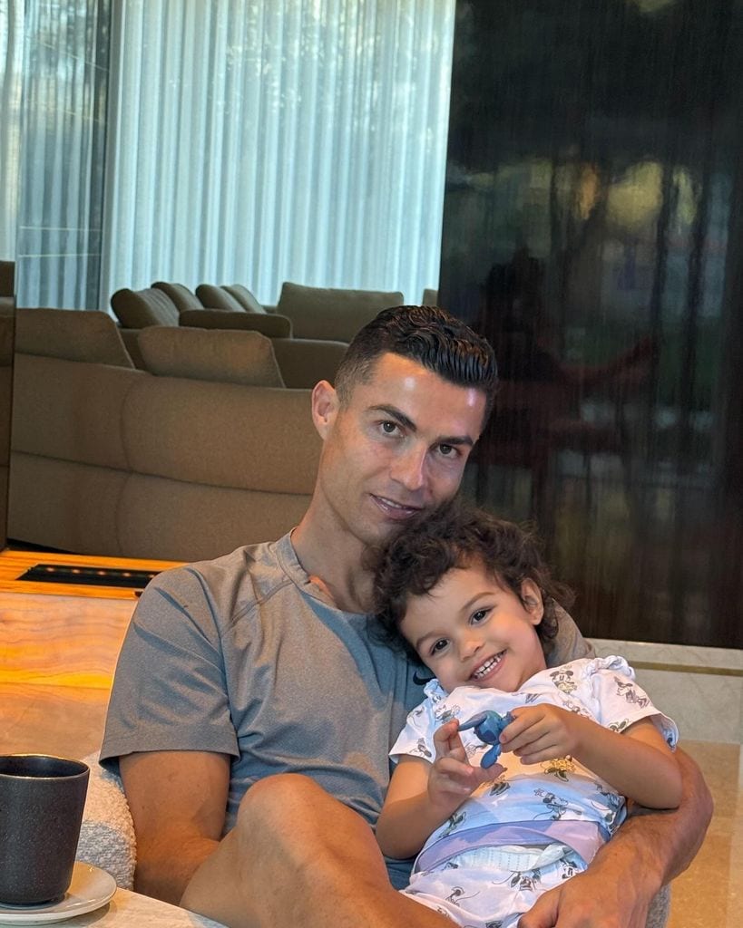 Cristiano Ronaldo y su hija Bella Esmeralda.