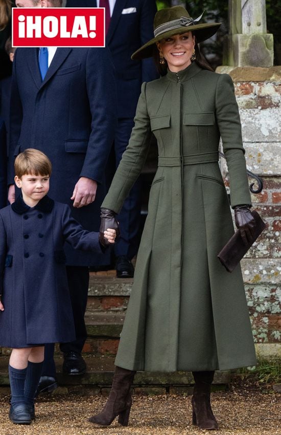 Kate Middleton con abrigo verde militar y tocado en la misa de Navidad 2022