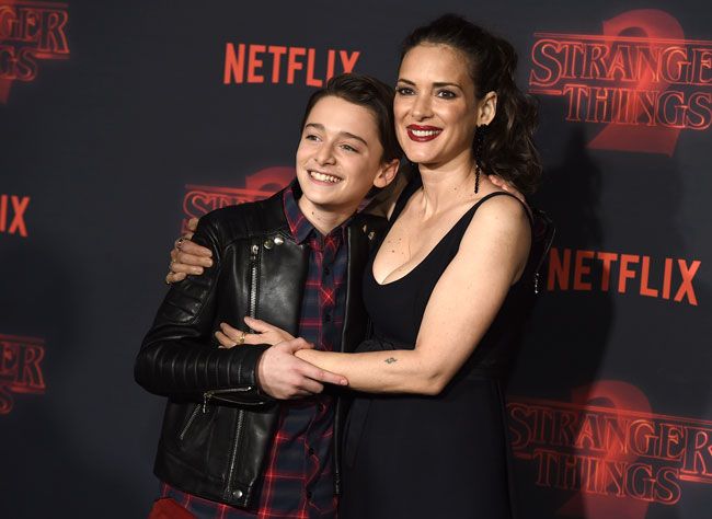 Noah Schnapp y Winona Ryder 