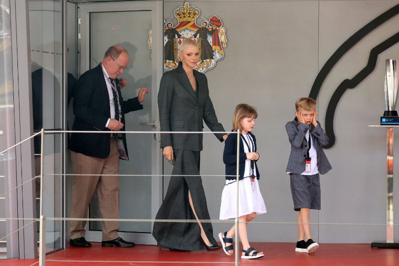 Jacques y Gabriella de Mónaco con sus padres