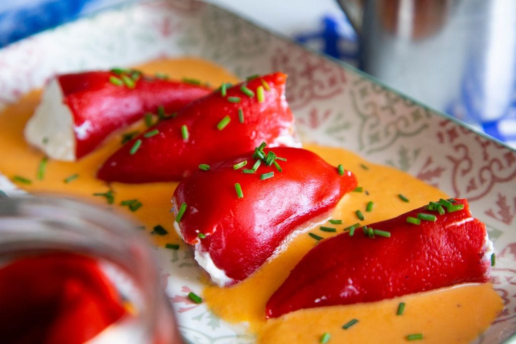 Pimientos del piquillo rellenos de bacalao