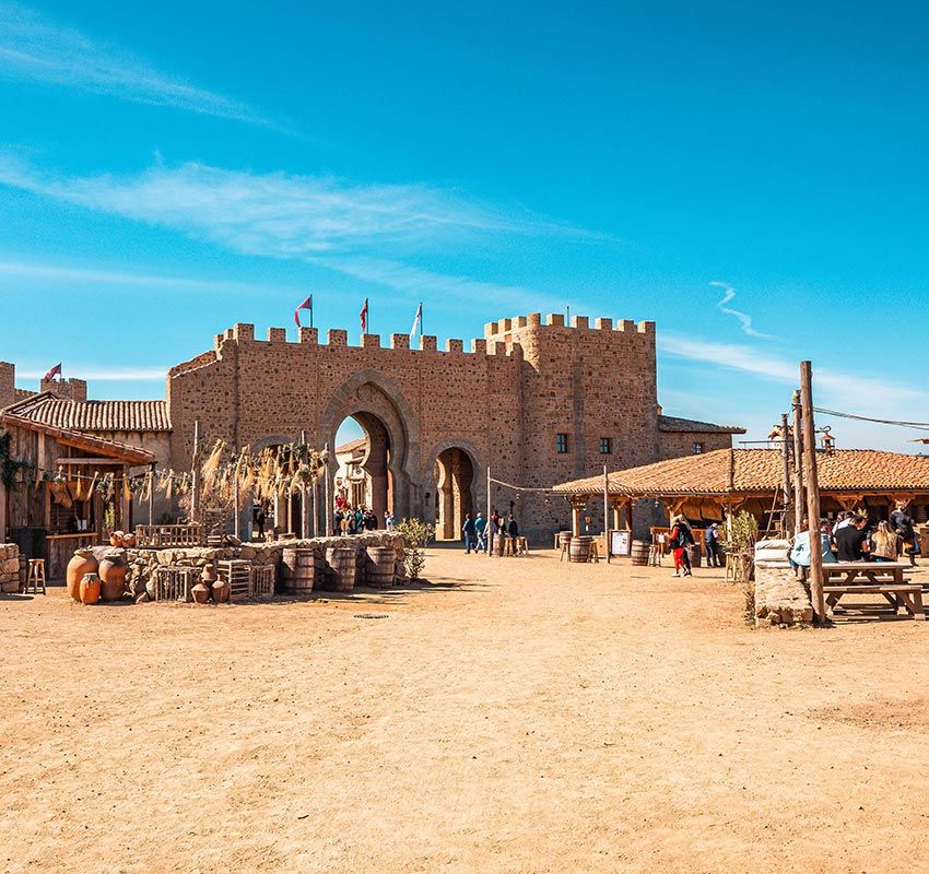 Panorámica de El Arrabal, el barrio extramuros de Puy du Fou Toledo