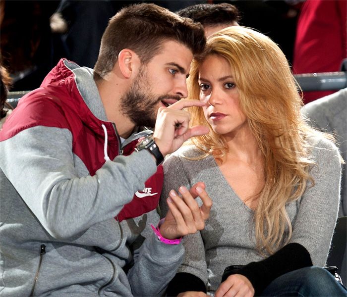 Shakira y Gerard Piqué charlan