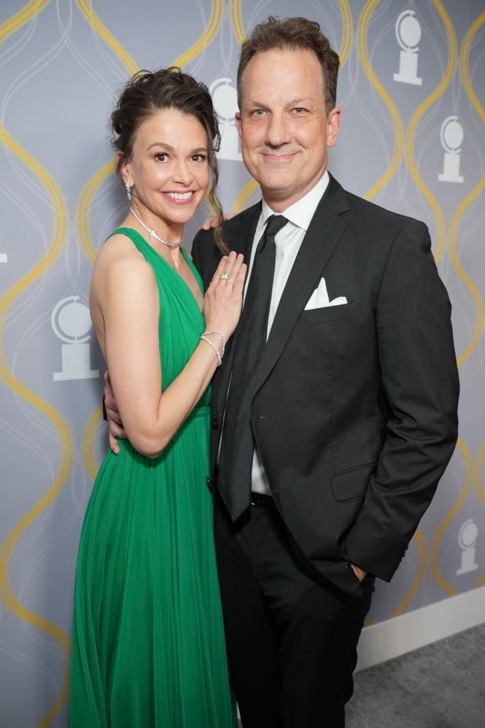 Sutton Foster y Ted Griffin en la 75º edición de los premios Tony en el Radio City Music Hall de Nueva York en junio de 2022 