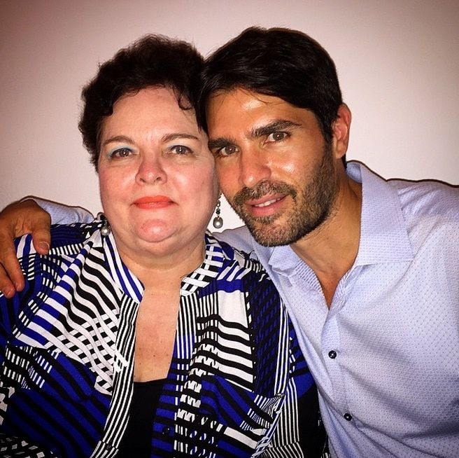 Eduardo Verástegui y su mamá.