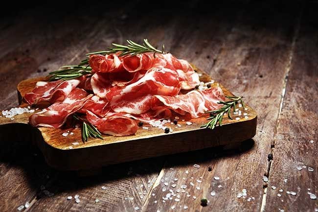 El jamón ibérico no solo está delicioso, también te aporta todos estos beneficios