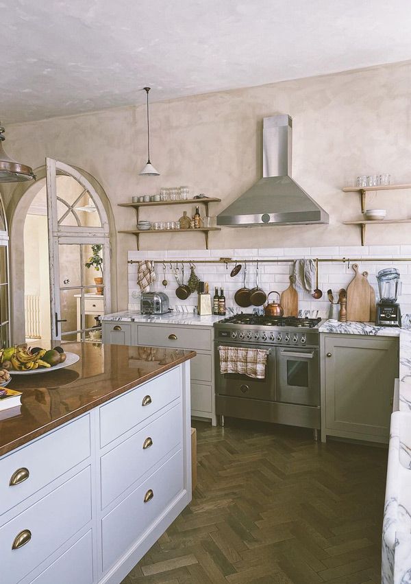 Cocina vintage de deVOL Kitchens