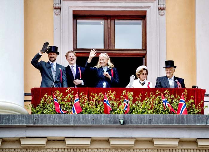 La Familia Real de Noruega en el Día Nacional