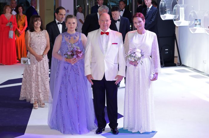 Alberto y Charlene de Mónaco con Camille Gottlieb en el Baile de la Cruz Roja