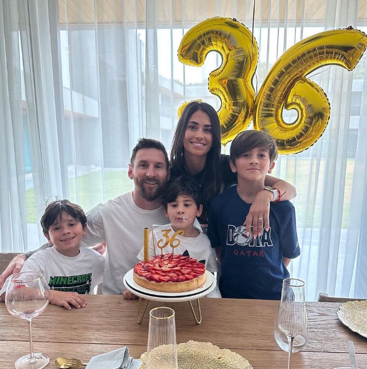 Messi sopla las velas por su 36 cumpleaños junto a Antonela y sus tres hijos antes de poner rumbo a Miami