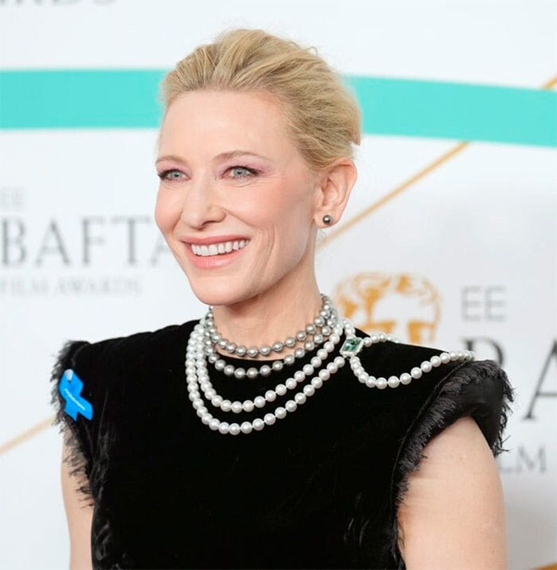 Cate Blanchett deslumbra en Cannes con un collar de 82 perlas y 633 diamantes reutilizados