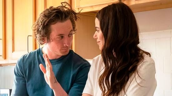 Jeremy Allen y Molly Gordon en la serie 'The Bear', en la que ambos participan