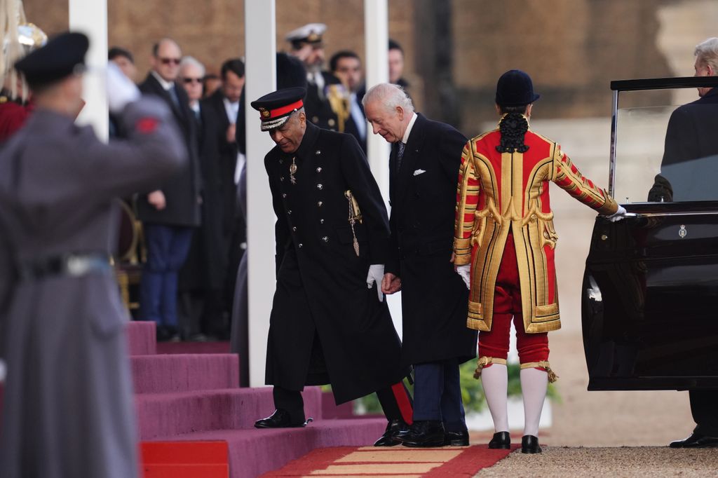 El rey Carlos III en el recibimiento oficial al emir de Catar el 3 de diciembre de 2024