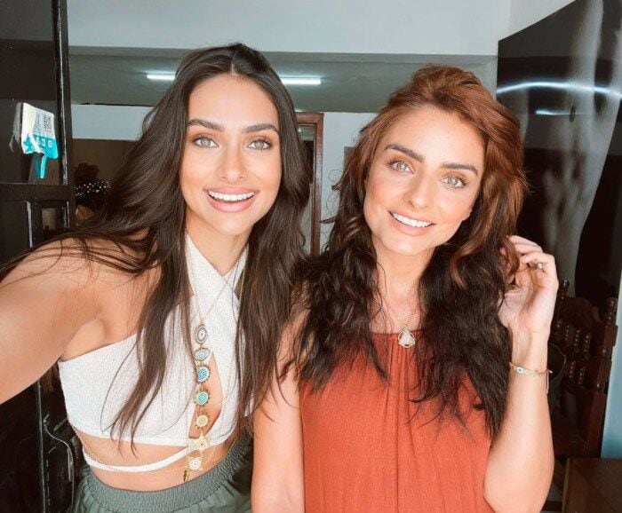 Renata Notni y Aislinn Derbez