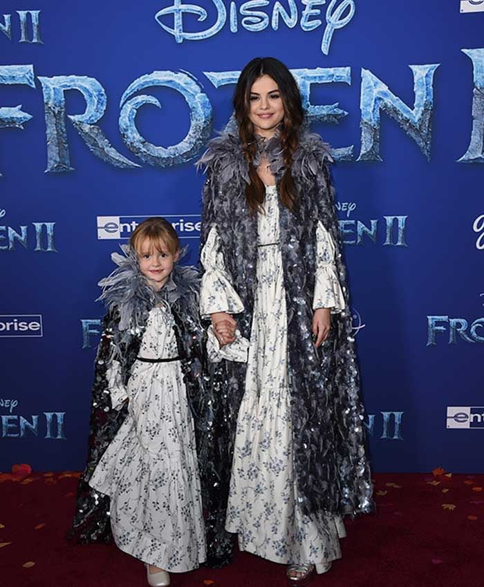 Selena Gomez y su hermana en el estreno de Frozen