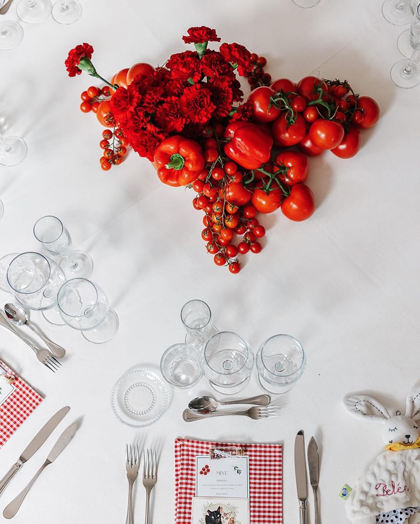 Decoración de mesas de bodas con frutas y flores