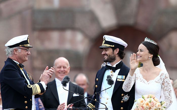 Carlos Gustavo de Suecia en la boda de su hijo Carlos Felipe 