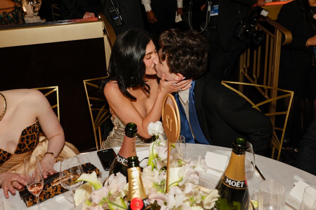 Kylie y Timothée, el beso de los Globos de Oro