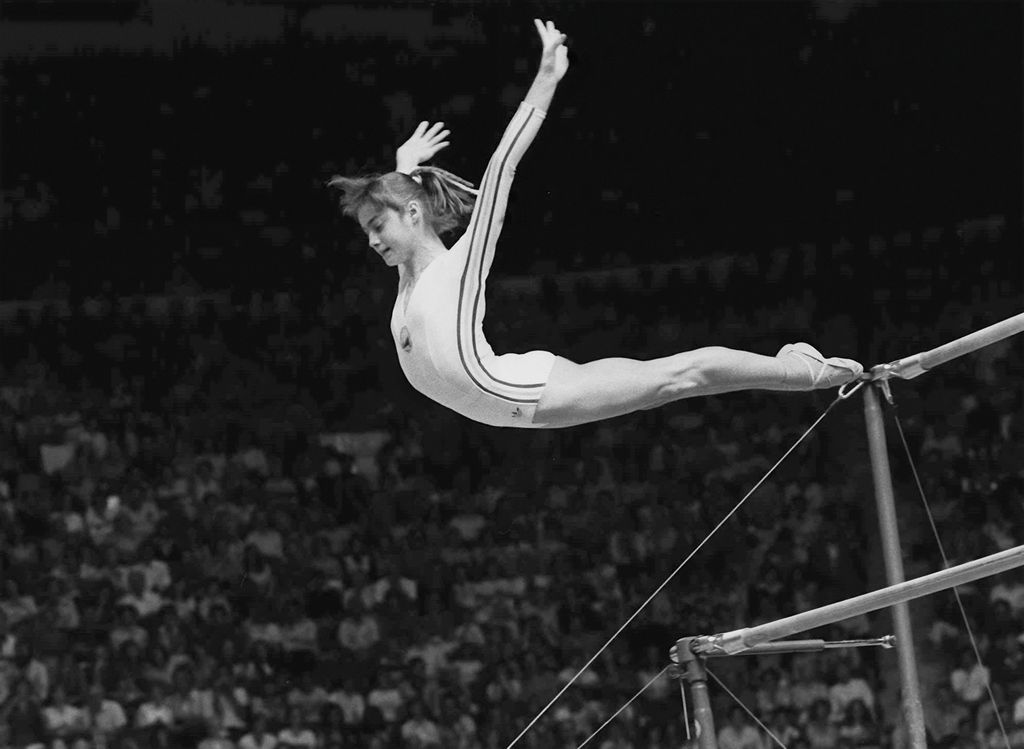 Nadia Comaneci haciendo su ejercicio de gimnasia