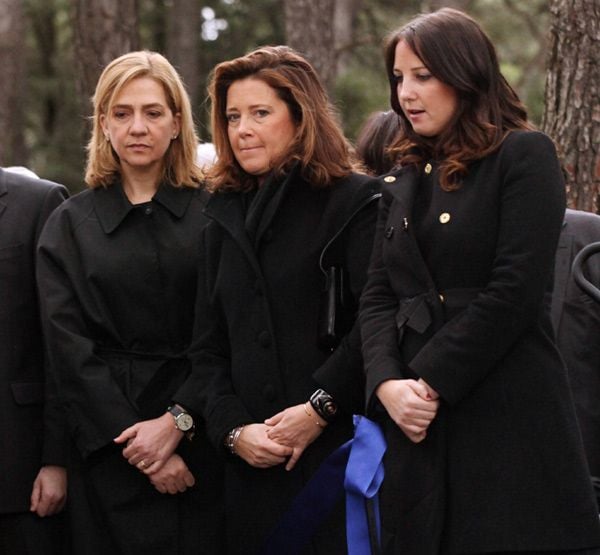 La infanta Cristina, Alexia de Grecia y Theodora de Grecia en el emotivo funeral en memoria del rey Pablo en Tatoi 
