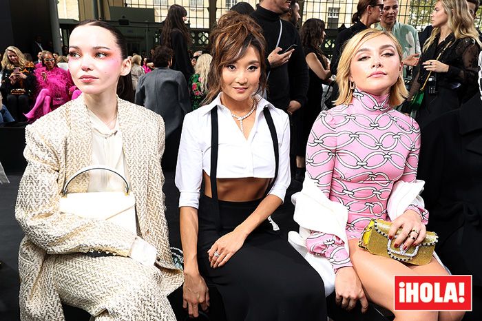 dove cameron con ashley park, florence pugh en paris