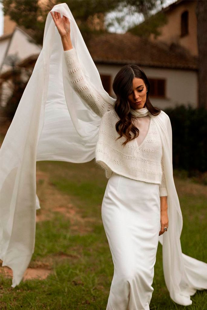 Vestido de novia con mezcla de texturas de Alex Vidal Atelier