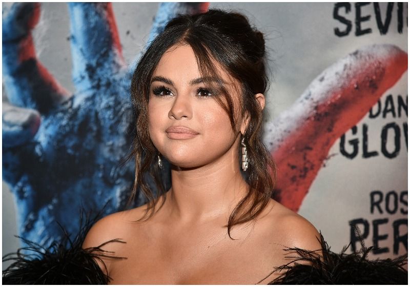 Selena Gomez offline celebs no tienen redes sociales 06