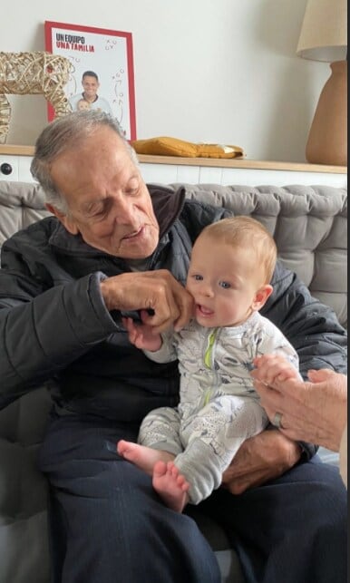 Javier \'Chicharito\' Hernández, su abuelo y su hijo Noah