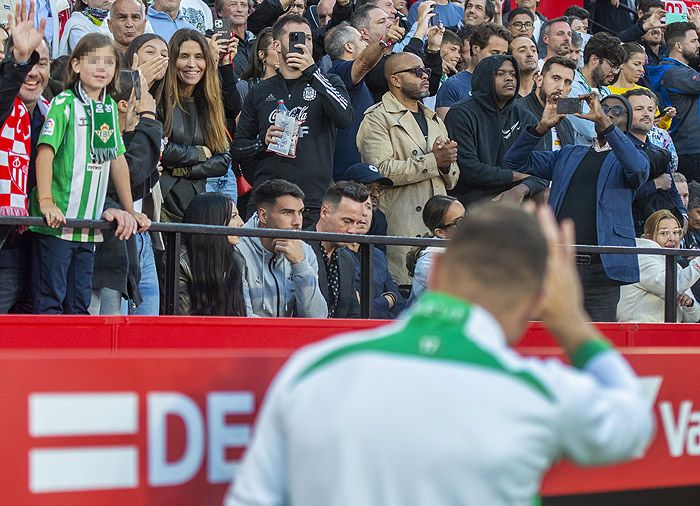 Joaquín Sánchez vive su último derbi con las mejores fans: su mujer y su hija