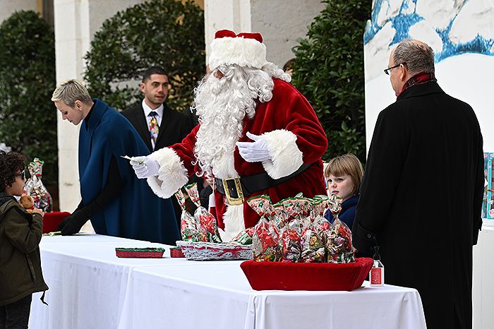 Alberto y Charlene de Mónaco con sus hijos