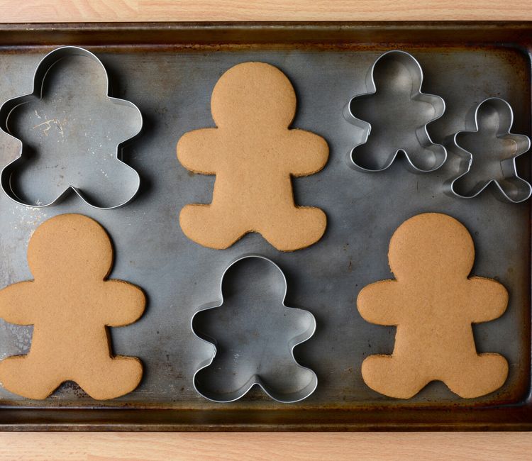 Moldes de muñeco y galletas de jengibre