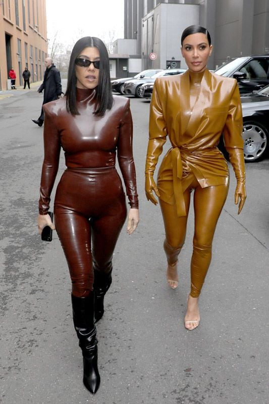Kim Kardashian con su hermana Kourtney