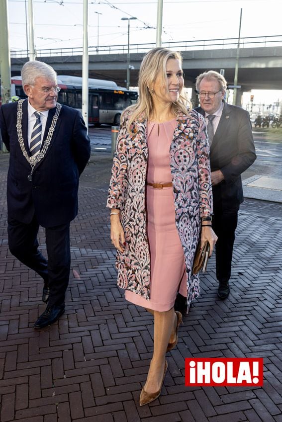 Máxima de Holanda transforma su vestido rosa favorito de manera inesperada