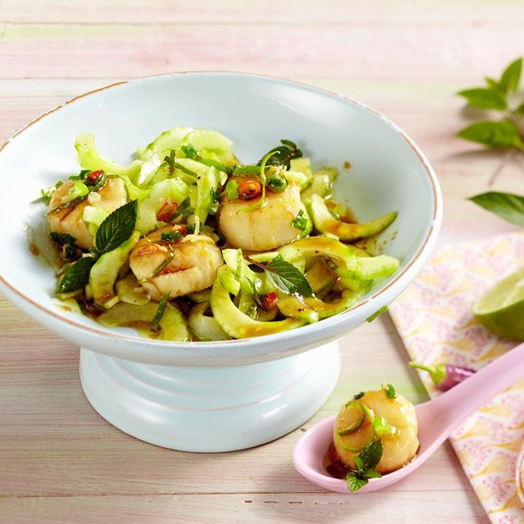 Ensalada de pepino y vieiras a la menta