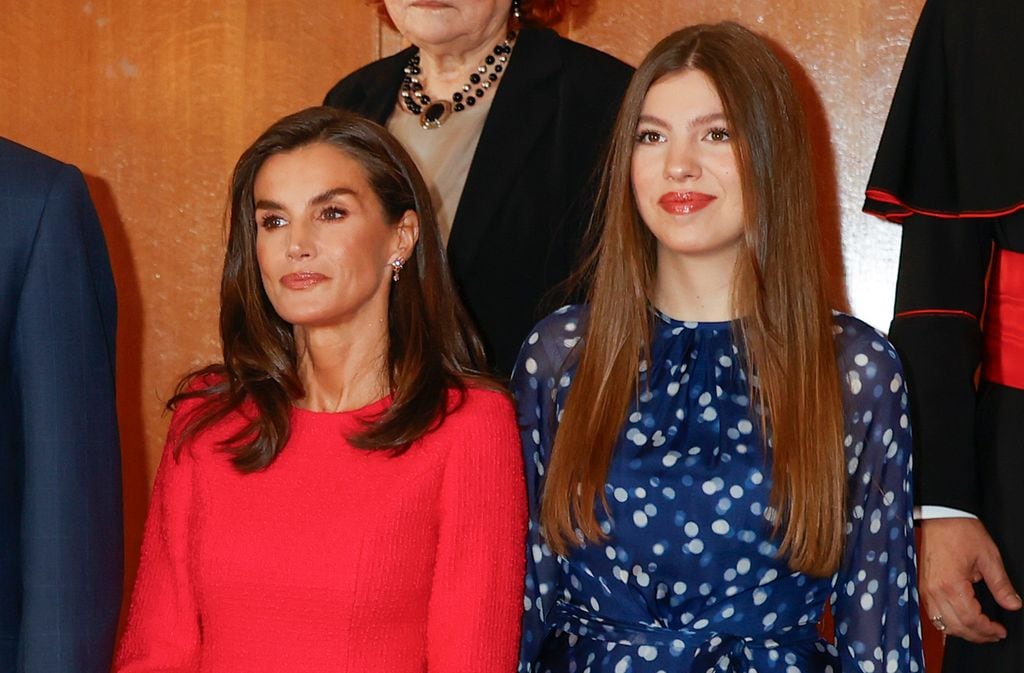 La reina Letizia y la infanta Sofía en las recepciones previas a la entrega de los Premios Princesa de Asturias el 25 de octubre de 2024