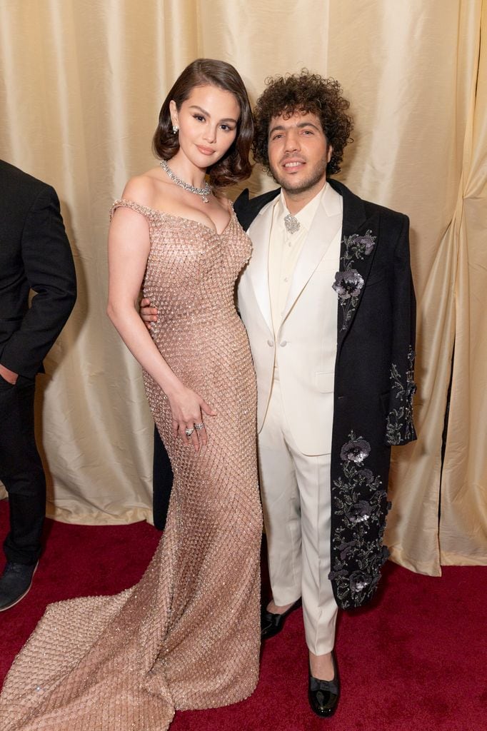 Benny Blanco y Selena Gomez en los premios Oscar