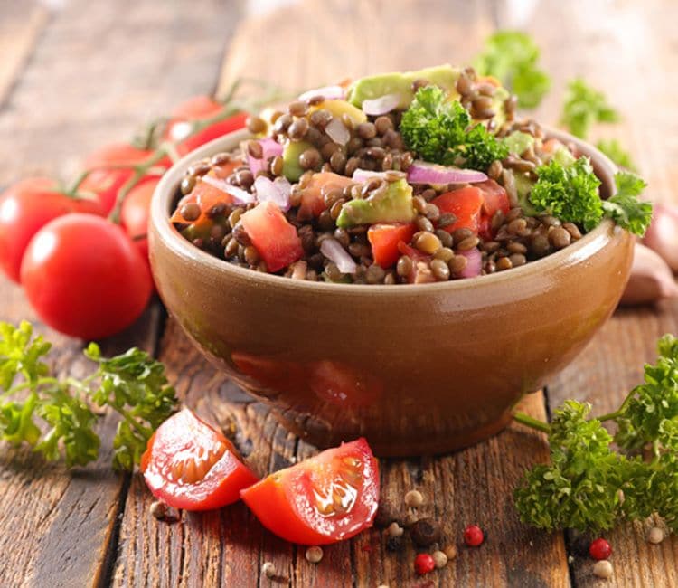 Paso a paso: Ensalada de lentejas, tomates cherry y aguacate