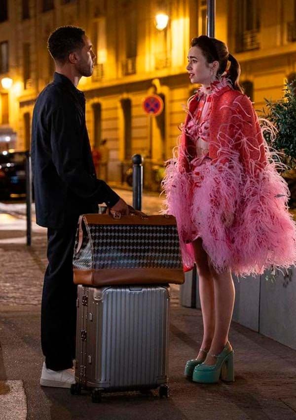 emily en paris look rosa