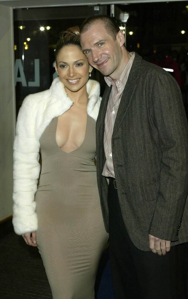 Jennifer Lopez y Ralph Fiennes en la fiesta del estreno de 'Maid in Manhattan', en Londres, en febrero de 2003.