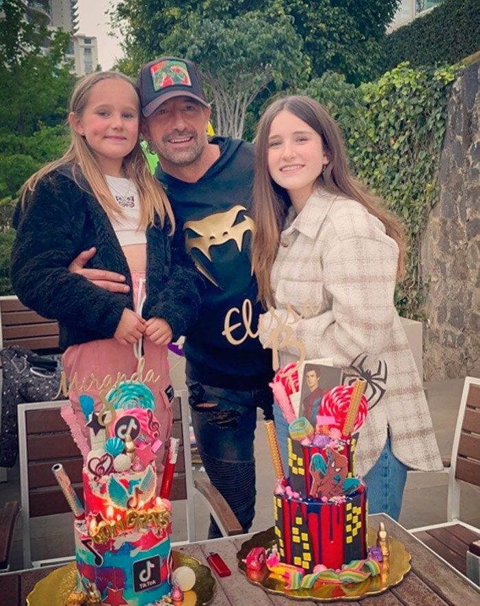 Gabriel Soto y sus hijas