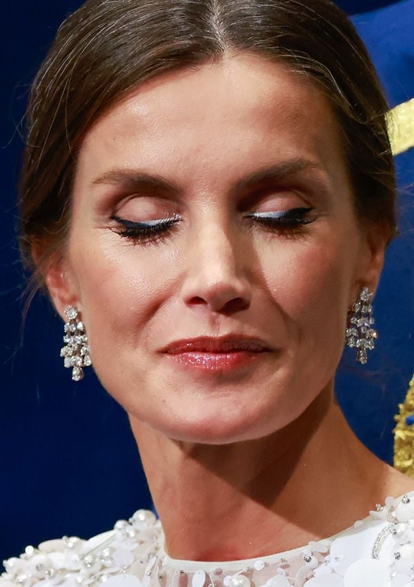 La reina Letizia en los Premios Princesa de Asturias 2022 con maquillaje de doble 'eyeliner'