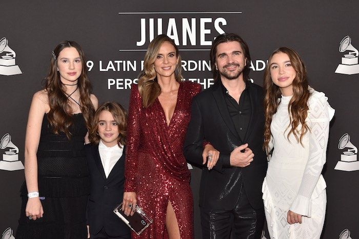 Juanes y su familia