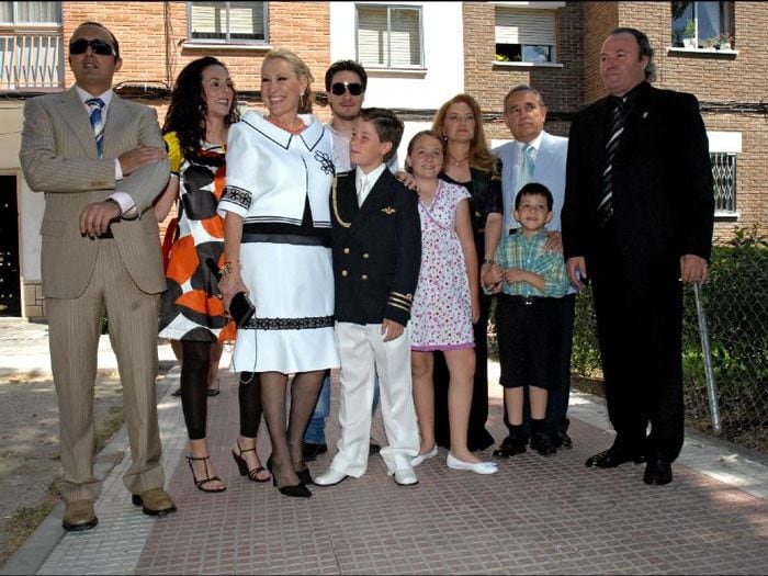 Rocio Carrasco y Fidel con la familia Mohedano