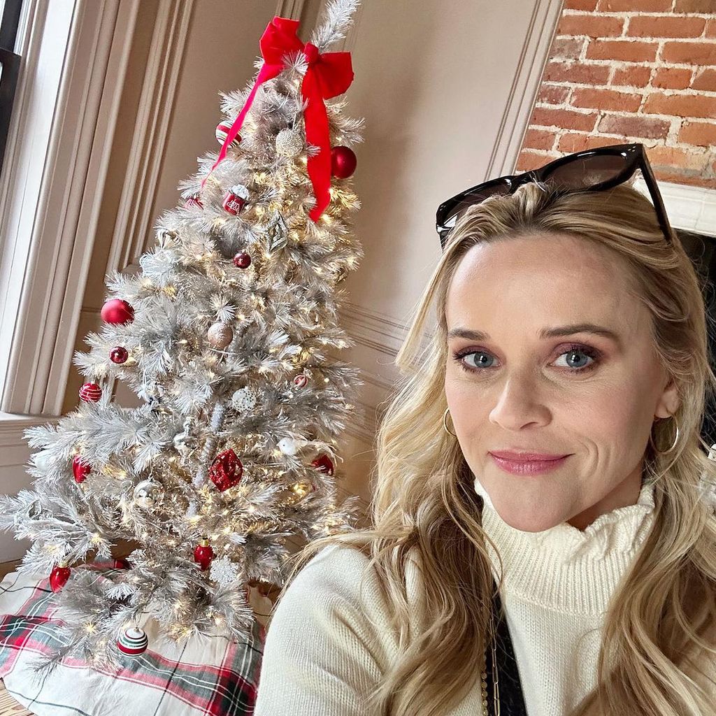 reese witherspoon y su rbol de navidad