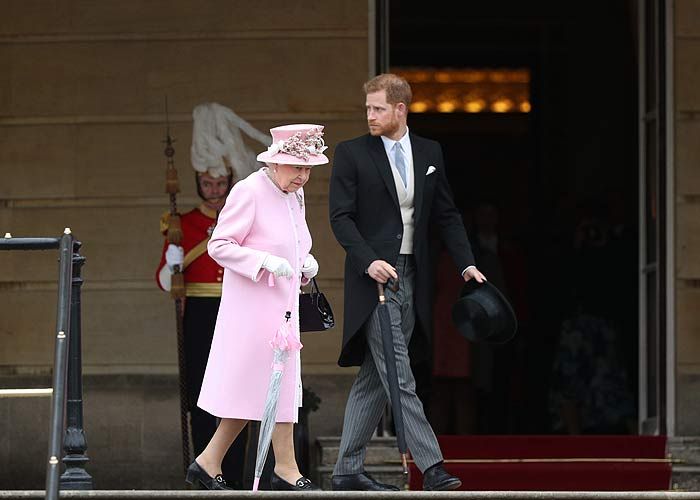 ¿Se reunieron la Reina y el príncipe Harry para cerrar heridas antes de su último acto como 'royal'?